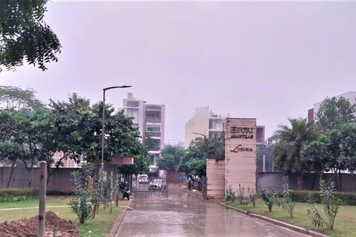 Premium low-rise gated society floors in Puri Luxuria Sector 89 Faridabad