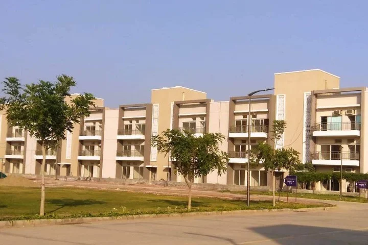 Premium low-rise gated society floors in Puri Luxuria Sector 89 Faridabad