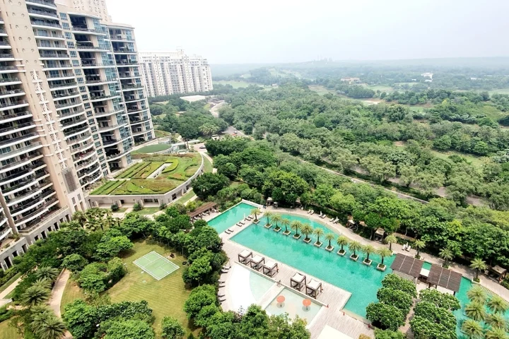 Ready to move luxury flats in DLF Magnolias Golf Course Road Gurgaon