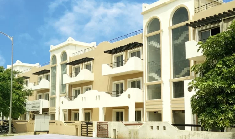 Front view of BPTP Park 81 independent floors in Sector 81 Faridabad