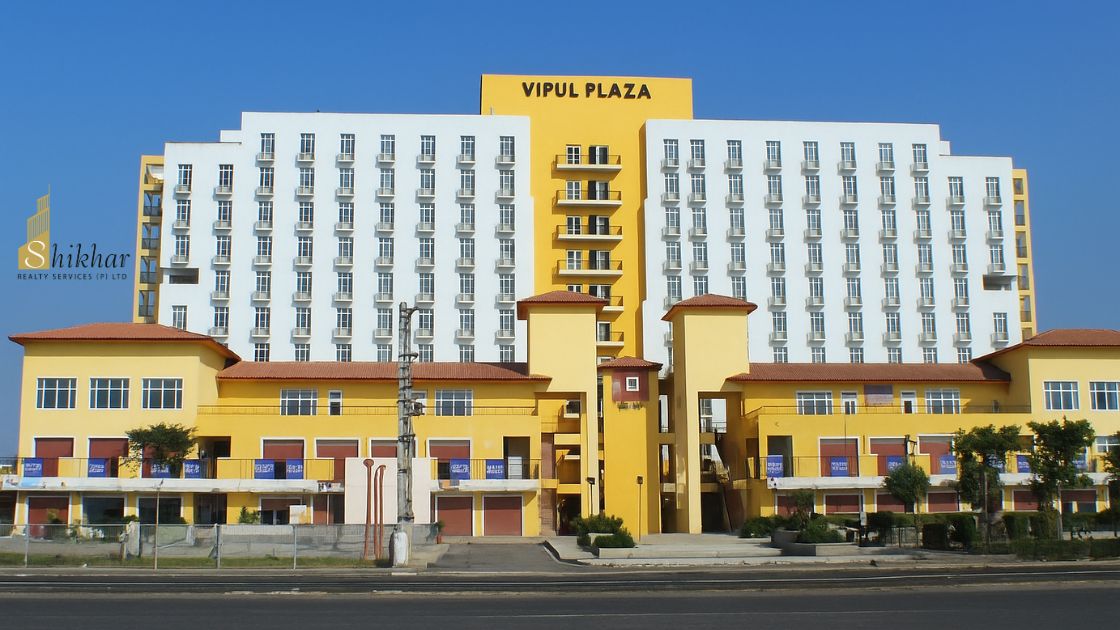 Ground floor office space at Vipul Plaza Faridabad that is fully furnished with a kitchen, loo, workstation and contemporary interiors.