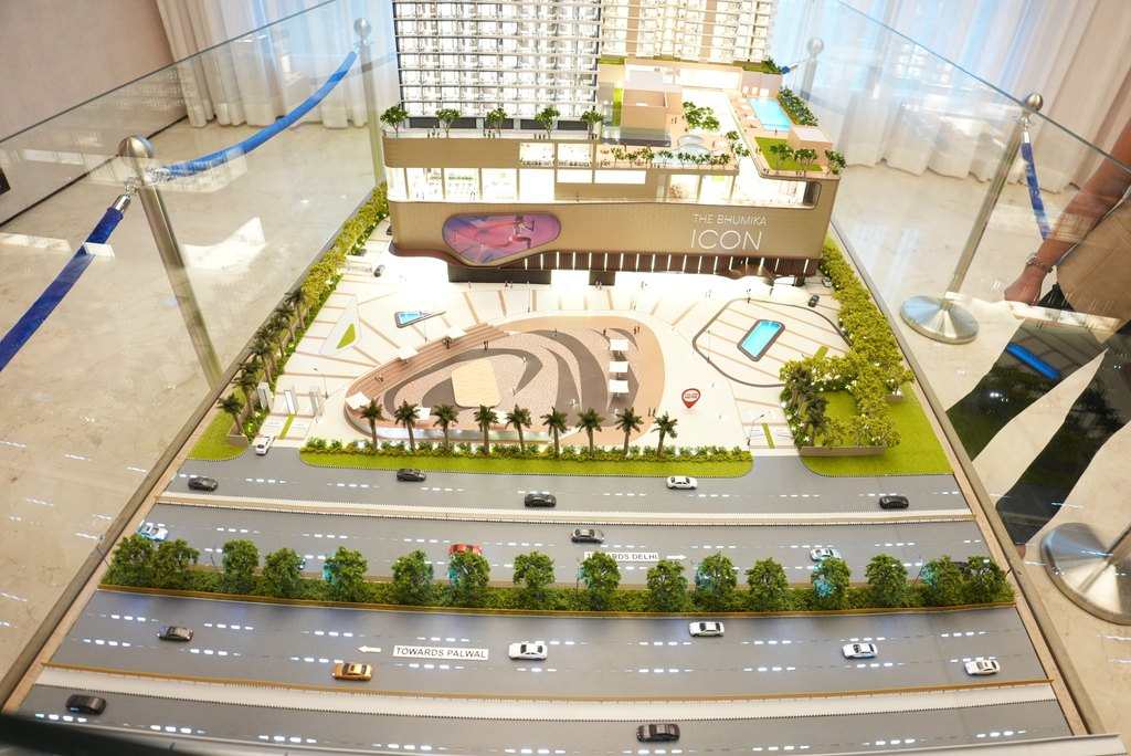 Bhumika Realty project surroundings along Main Mathura Road
