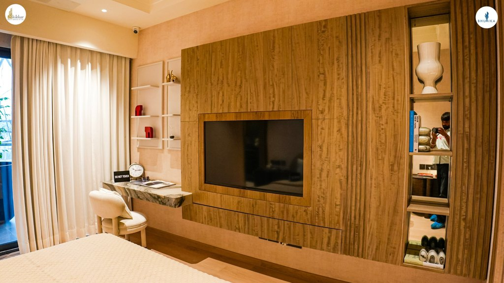 Residential tower floor arrangement in Bhumika Realty project drawing